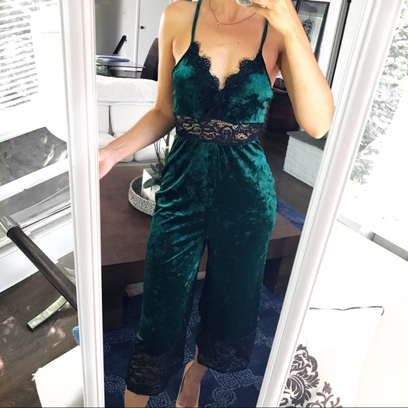 Boohoo Pants - 🌲FOREST GREEN BLACK LACE PLUSH JUMPSUIT!